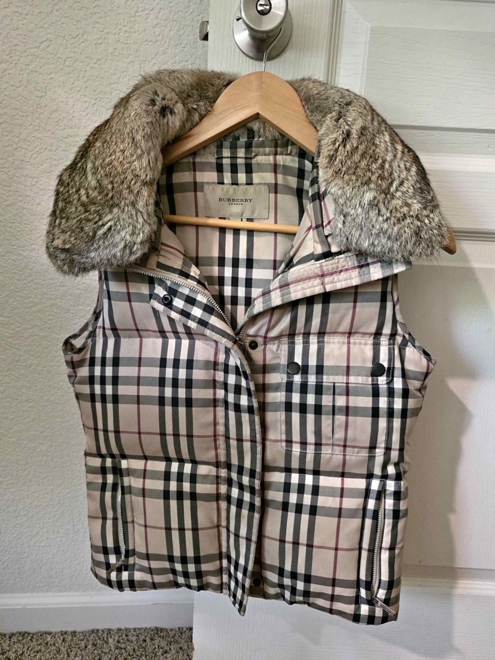 Burberry Beige Plaid Fur-Trim Puffer Vest vintage women’s size xs